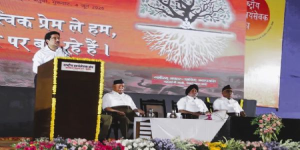 कुमार मंगलम बिडला नागपुर मे राष्ट्रीय स्वयंसेवक संघ के कार्यकर्ता प्रशिक्षण वर्ग (द्वितीय) के समापन कार्यक्रम को संबोधित करते हुए