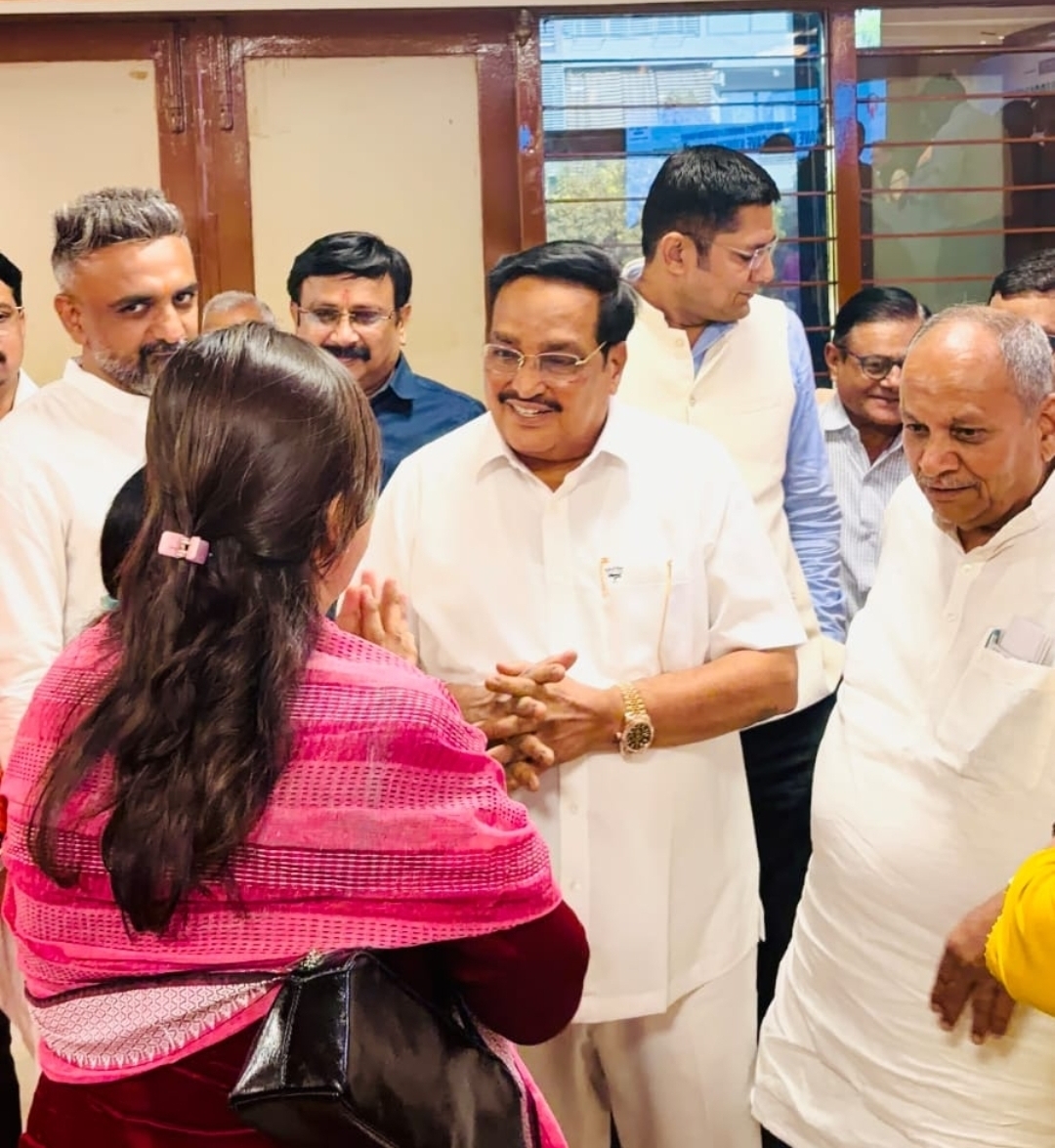 डायलिसिस मरीज जागरूकता एवं अंगदान समारोह में  केंद्रीय जलशक्ति मंत्री व दिलीप देशमुख भाग लेते हुए