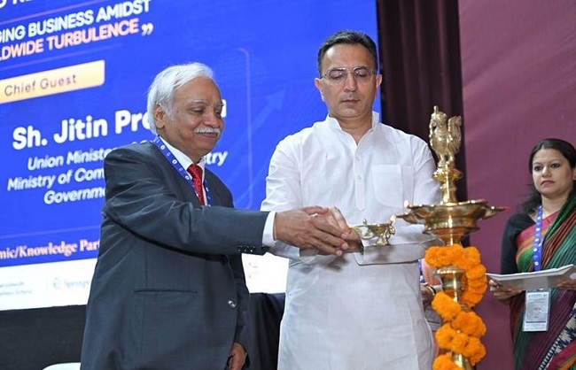 आईआईएफटी के ग्लोबल बिजनेस रिसर्च कॉन्फ्रेंस को संबोधित करते जितिन प्रसाद