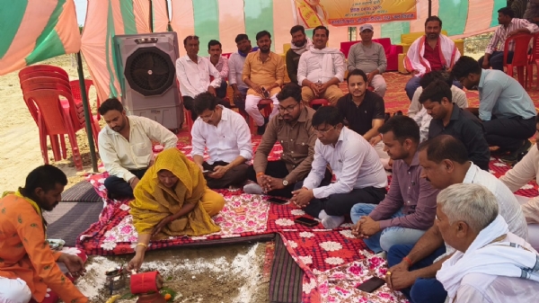 फोटो। भूमि पूजन करती हुई सदर विधायक का गुड़िया कठेरिया फोटो। भूमि पूजन करती हुई सदर विधायक का गुड़िया कठेरिया