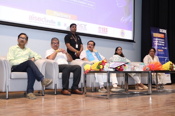 साइबर सिक्योरिटी एवं एआई प्रशिक्षण कार्यक्रम में मंत्री टेटवाल साइबर सिक्योरिटी एवं एआई प्रशिक्षण कार्यक्रम में मंत्री टेटवाल