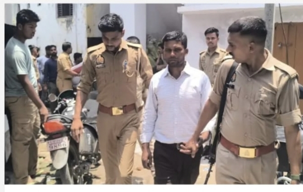 पुलिस हिरासत में धर्मांतरण करने का आरोपी पुलिस हिरासत में धर्मांतरण करने का आरोपी