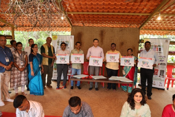 टीएमसी के ठाणे सफाई अभियान की शुरुआत के मौके पर कार्यक्रम टीएमसी के ठाणे सफाई अभियान की शुरुआत के मौके पर कार्यक्रम