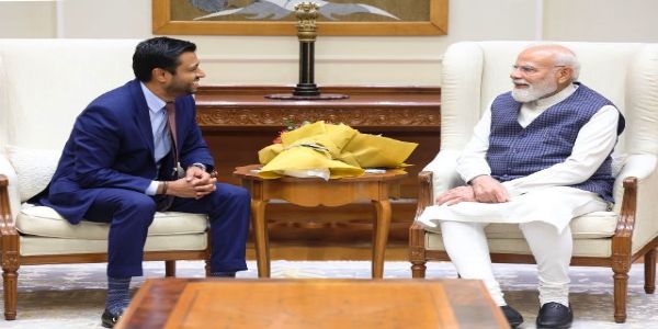 प्रधानमंत्री नरेन्द्र मोदी और एयरट्रंक के सीईओ