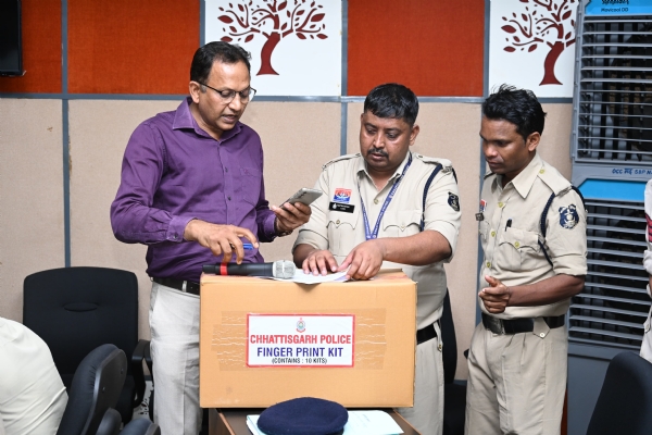 पुलिसकर्मियों को दिया गया प्रशिक्षण पुलिसकर्मियों को दिया गया प्रशिक्षण