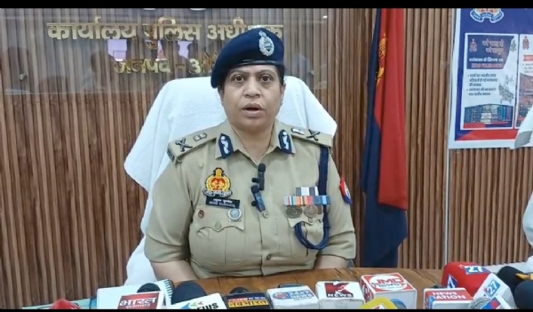 फोटो। एडीजी अनुपम कुलश्रेष्ठ ने किया औरैया पुलिस कार्यालय का निरीक्षण, अपराध नियंत्रण की सराहना फोटो। एडीजी अनुपम कुलश्रेष्ठ ने किया औरैया पुलिस कार्यालय का निरीक्षण, अपराध नियंत्रण की सराहना