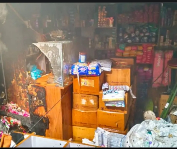 दवा मंडी में आग लगने से मचा हड़कंप, फायर ब्रिगेड की तत्परता से टली बड़ी दुर्घटना फर्स्ट फ्लोर स्थित दवा की दुकान में लगी आग, 20 मिनट में पाया गया नियंत्रण