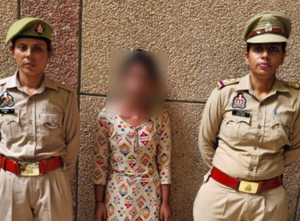पुलिस हिरासत में अभियुक्ता पुलिस हिरासत में अभियुक्ता