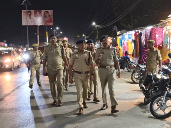 फोटो पैदल ग्रस्त करके अधिकारी फोटो पैदल ग्रस्त करके अधिकारी