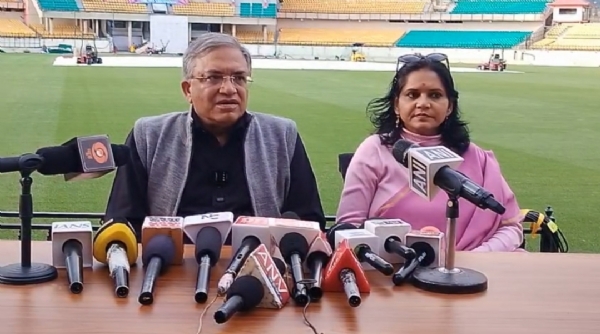 पत्रकार वार्ता को सम्बोधित करते हुए मुख्य चुनाव आयुक्त।
