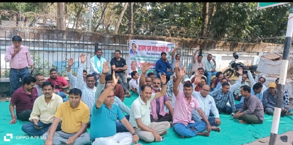 संवाद और समाधान की दिशा में आगे बढ़े सरकार संवाद और समाधान की दिशा में आगे बढ़े सरकार