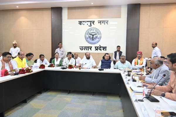 बैठक के दौरान लिया गया छायाचित्र