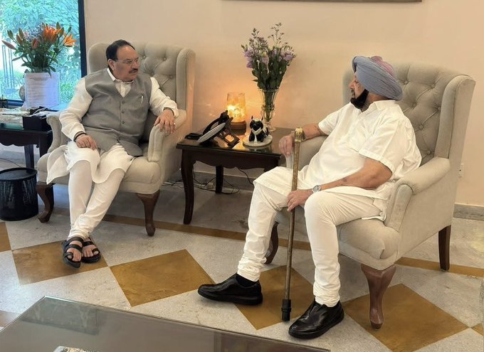 पूर्व मुख्यमंत्री अमरिंदर सिंह केंद्रीय मंत्री जेपी नड्डा से मुलाकात करते हुए पूर्व मुख्यमंत्री अमरिंदर सिंह केंद्रीय मंत्री जेपी नड्डा से मुलाकात करते हुए
