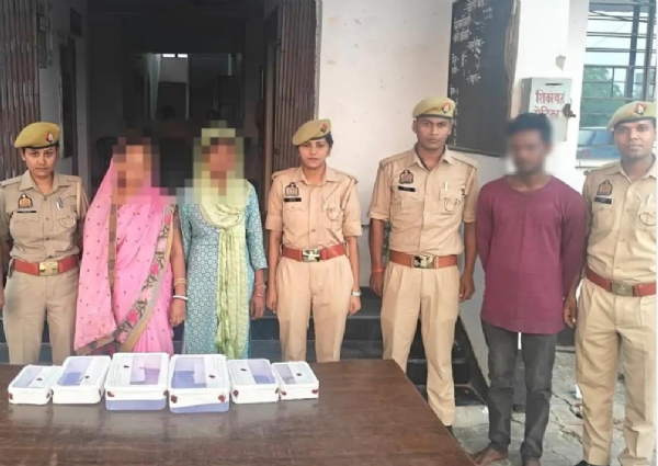 टैंपो से मंगलसूत्र चोरी के मामले में तीन गिरफ्तार