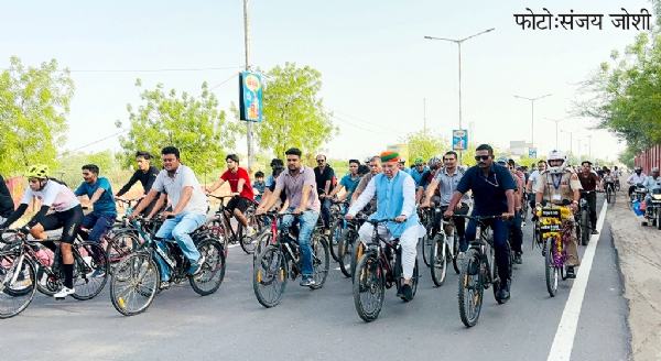 केंद्रीय मंत्री अर्जुन राम ने चलाई साइकिल : फिटनेस, सड़क सुरक्षा और पर्यावरण संरक्षण का दिया संदेश
