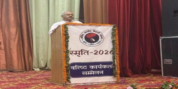 कार्यक्रम के संबोधिकत करते आरएसएस के अखिल भारतीय प्रचार प्रमुख  सुनील अंबेकर।