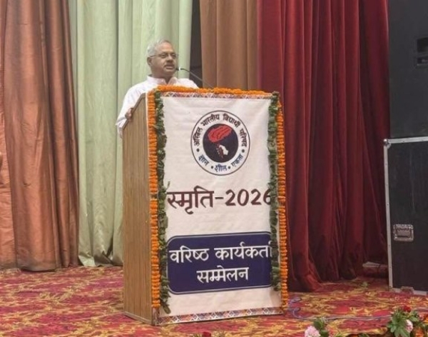 कार्यक्रम के संबोधिकत करते आरएसएस के अखिल भारतीय प्रचार प्रमुख  सुनील अंबेकर।
