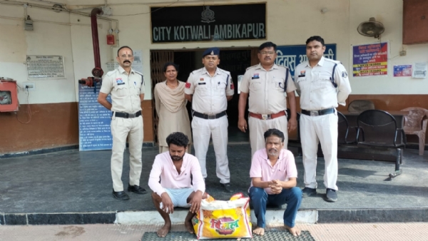 गांजा बेचते पिता पुत्र गिरफ्तार गांजा बेचते पिता पुत्र गिरफ्तार
