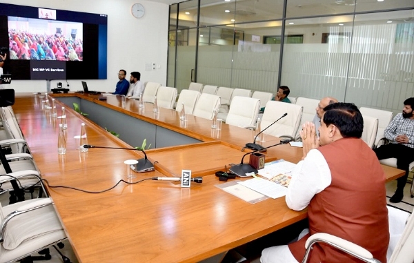 मुख्यमंत्री डॉ. यादव ने उज्जैन में कथा समापन समारोह को वीसी से किया संबोधित मुख्यमंत्री डॉ. यादव ने उज्जैन में कथा समापन समारोह को वीसी से किया संबोधित