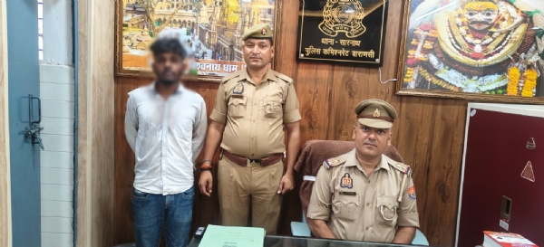 गिरफ्तार आरोपी मीडिया के सामने पेश
