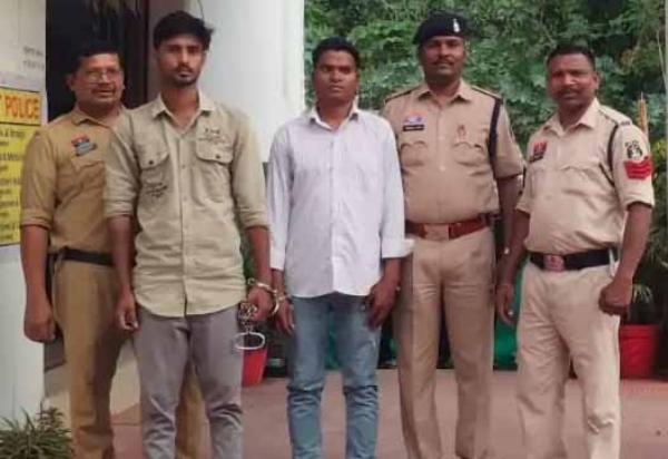 ग्रामीणों से लाखों की धोखाधड़ी के दाे आराेपित गिरफ्तार.jpg