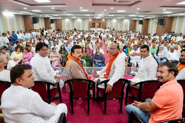 भाजपा कार्यालय गुरुकमल में कार्यक्रम के दौरान कैबिनेट मंत्री राव नरबीर व अन्य नेता भाजपा कार्यालय गुरुकमल में कार्यक्रम के दौरान कैबिनेट मंत्री राव नरबीर व अन्य नेता