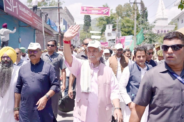सीमा पार से नशीले पदार्थों की तस्करी युवाओं की जिंदगी तबाह कर रही है और साथ ही आतंकवाद को वित्त पोषित कर रही है :उपराज्यपाल सिन्हा सीमा पार से नशीले पदार्थों की तस्करी युवाओं की जिंदगी तबाह कर रही है और साथ ही आतंकवाद को वित्त पोषित कर रही है :उपराज्यपाल सिन्हा