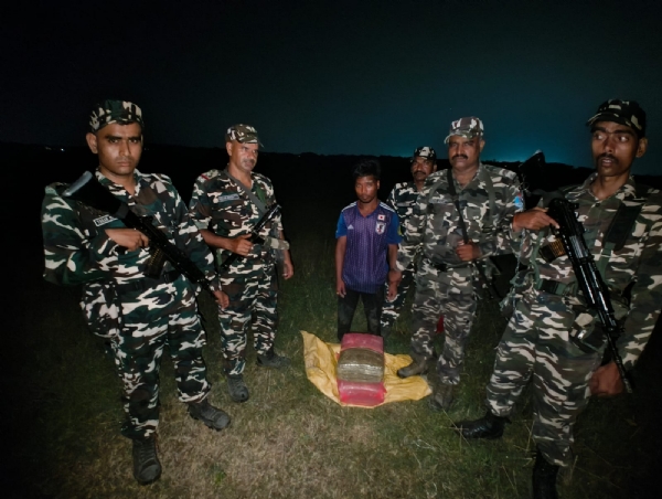 अररिया फोटो:जब्त गांजा के साथ एसएसबी