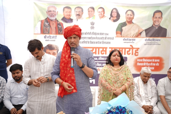 दिल्ली के समाज कल्याण मंत्री रविंद्र इंद्राज सिंह ने रविवार को प्रकाश विहार शाहबाद एक्सटेंशन-II में सभा को संबोधित करते हुए दिल्ली के समाज कल्याण मंत्री रविंद्र इंद्राज सिंह ने रविवार को प्रकाश विहार शाहबाद एक्सटेंशन-II में सभा को संबोधित करते हुए