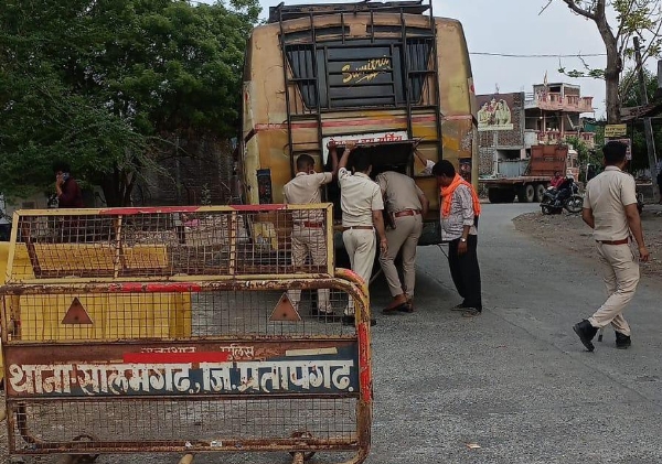 काली फिल्म और फर्जी नंबर प्लेट वालों पर गिरी गाज, 16 हजार से अधिक चालान काली फिल्म और फर्जी नंबर प्लेट वालों पर गिरी गाज, 16 हजार से अधिक चालान