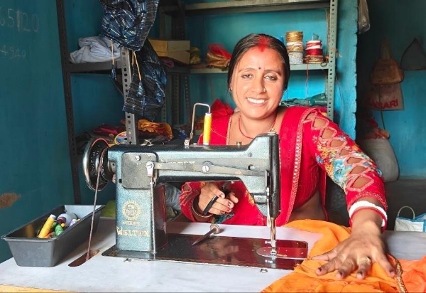 लाभार्थी महिला।