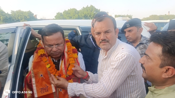फोटो। स्वागत करते भाजपाई