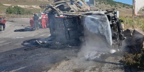 लेबनान में 06 जून 2026 को खारदली-नबातीह रोड पर  रेडक्रॉस के कर्मचारी और बचावकर्मी। इस स्थान पर हुए इजराइल के हमले में  ब्रिगेडियर जनरल समेत तीन सैनिक मारे गए है। फोटो - इंटरनेट मीडिया