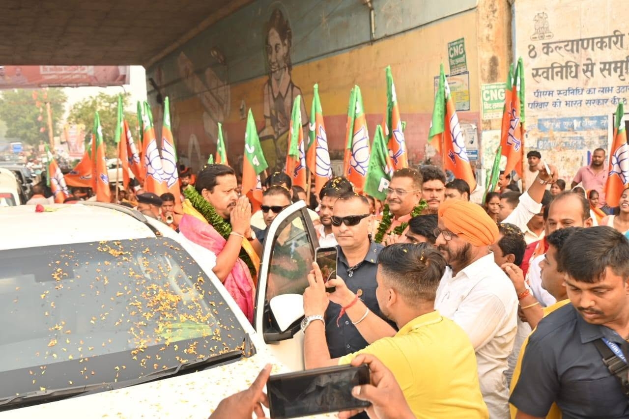 भाजपा के राष्ट्रीय अध्यक्ष का स्वागत करते भाजपा कार्यकर्ता भाजपा के राष्ट्रीय अध्यक्ष का स्वागत करते भाजपा कार्यकर्ता