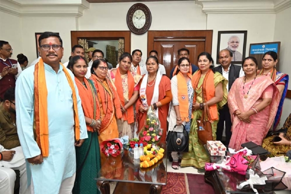 साध्वी निरंजन ज्योति  की पिछड़ा वर्ग समाजों के प्रमुखों एवं प्रतिनिधियों के साथ मुलाकात