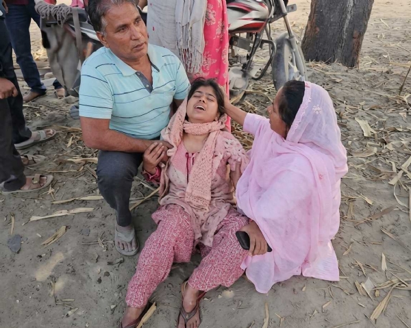लापता शिवम के परिजन विलाप करते हुए