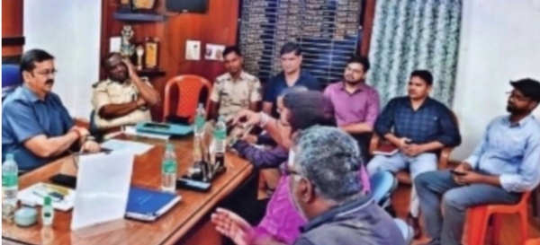 श्रावणी मेले की तैयारियों को लेकर डीटीओ की बस ऑनर्स एसोसिएशन के साथ बैठक श्रावणी मेले की तैयारियों को लेकर डीटीओ की बस ऑनर्स एसोसिएशन के साथ बैठक