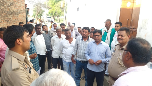 फोटो। घटना की सूचना पर पहुंची पुलिस