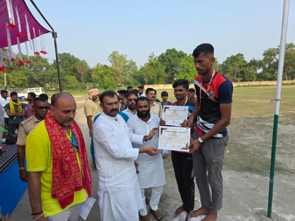 परसा में 43वीं जिला एथलेटिक्स प्रतियोगिता संपन्न परसा में 43वीं जिला एथलेटिक्स प्रतियोगिता संपन्न