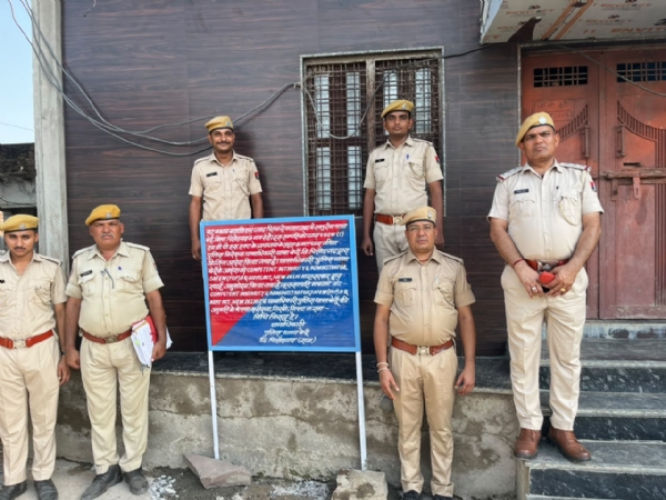 चित्तौड़गढ़ जिले के बेगूं में संपत्ति फ्रिज करते पुलिस। चित्तौड़गढ़ जिले के बेगूं में संपत्ति फ्रिज करते पुलिस।