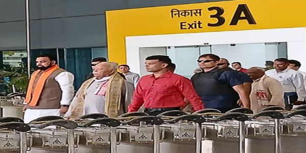 आरएसएस के सर संघचालक डॉ मोहन भागवत और मुख्यमंत्री सम्राट चौधरी पटना एयरपोर्ट पर एक साथ आरएसएस के सर संघचालक डॉ मोहन भागवत और मुख्यमंत्री सम्राट चौधरी पटना एयरपोर्ट पर एक साथ