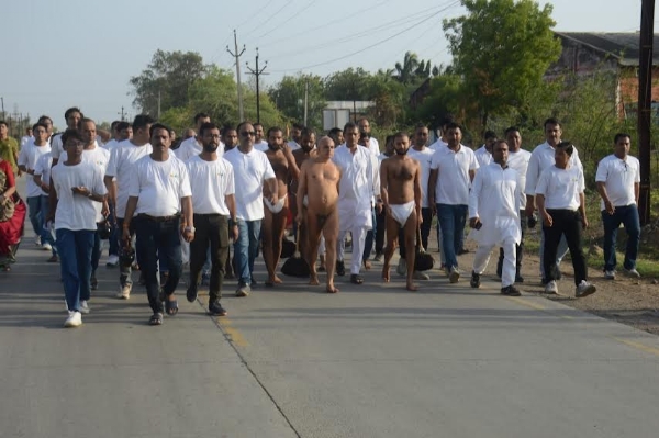 अर्हं योग प्रणेता मुनिश्री प्रणम्यसागरजी महाराज के मंगल प्रवेश पर उमड़ा श्रद्धा का सैलाब