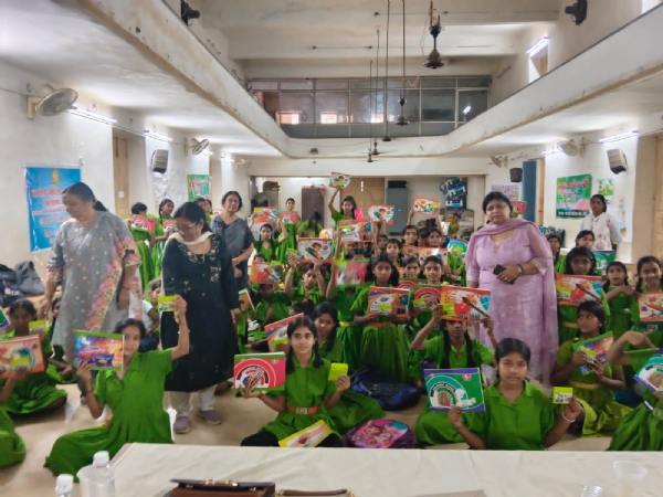 कार्यक्रम में जुटे छात्रों सहित अन्य लोगों की तस्वीर कार्यक्रम में जुटे छात्रों सहित अन्य लोगों की तस्वीर