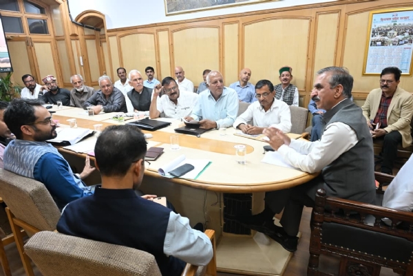 मुख्यमंत्री बैठक में