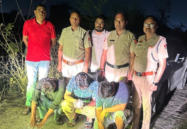 गिरफ्तार किए गए नशा तस्कर।