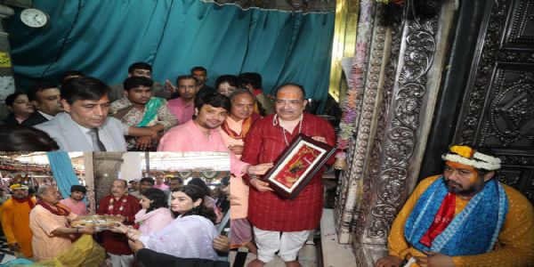 बरसाना : राधारानी के दरबार में नतमस्तक हुए उत्तर प्रदेश के मुख्य न्यायाधीश अरुण भंसाली, सपत्नीक की पूजा-अर्चना