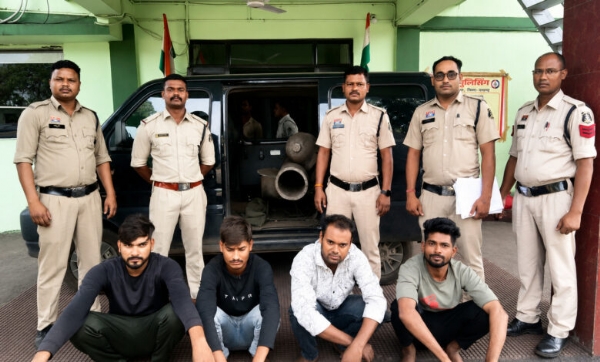 पुलिस के गिरफ्त में आरोपीगण पुलिस के गिरफ्त में आरोपीगण