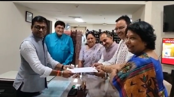 राज्यसभा चुनाव: डॉ. सतीश पूनिया और डॉ. अलका गुर्जर ने भरा नामांकन राज्यसभा चुनाव: डॉ. सतीश पूनिया और डॉ. अलका गुर्जर ने भरा नामांकन