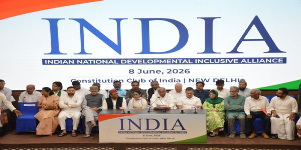 नई दिल्ली के कांस्टीट्यूशन क्लब में विपक्षी इंडी गठबंधन की बैठक में शामिल नेता। नई दिल्ली के कांस्टीट्यूशन क्लब में विपक्षी इंडी गठबंधन की बैठक में शामिल नेता।