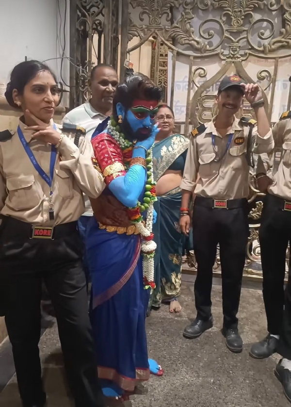 The man who entered the temple dressed as a character from the movie Pushpa was mistaken for Allu Arjun.